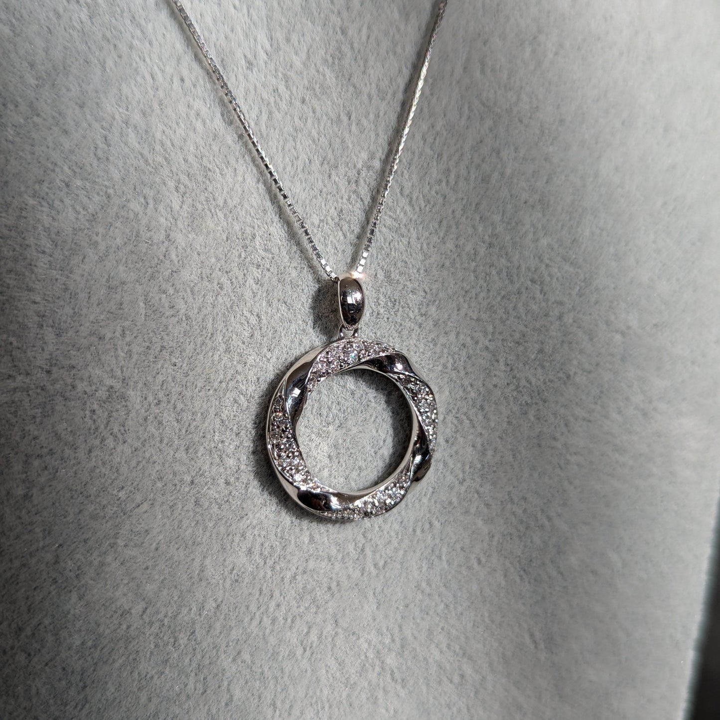 6. ダイヤモンドリース ネックレス PT 0.33ct