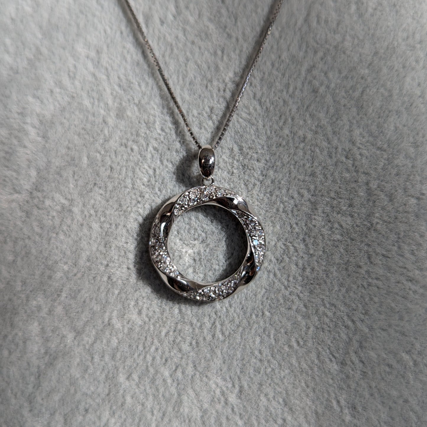 6. ダイヤモンドリース ネックレス PT 0.33ct