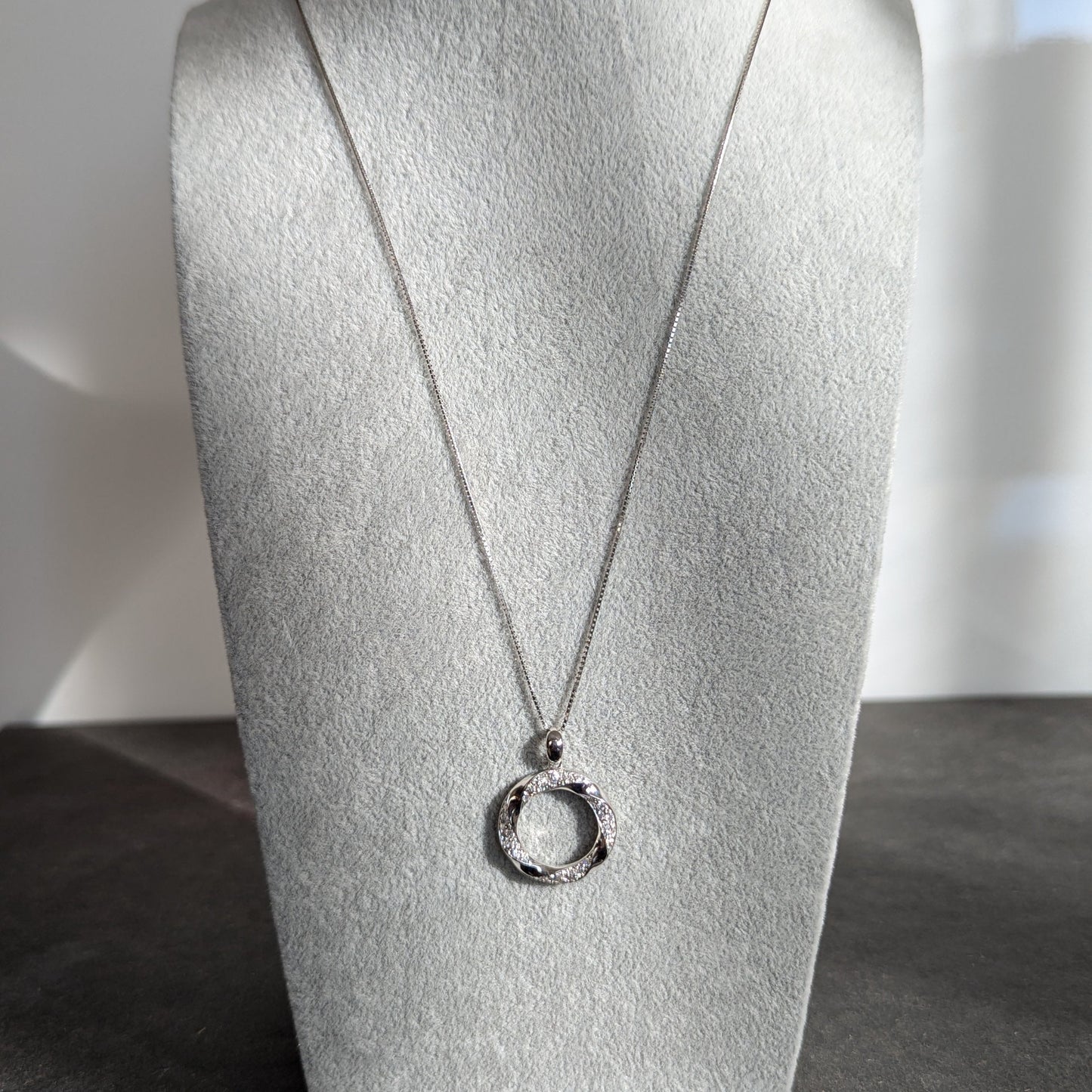 6. ダイヤモンドリース ネックレス PT 0.33ct
