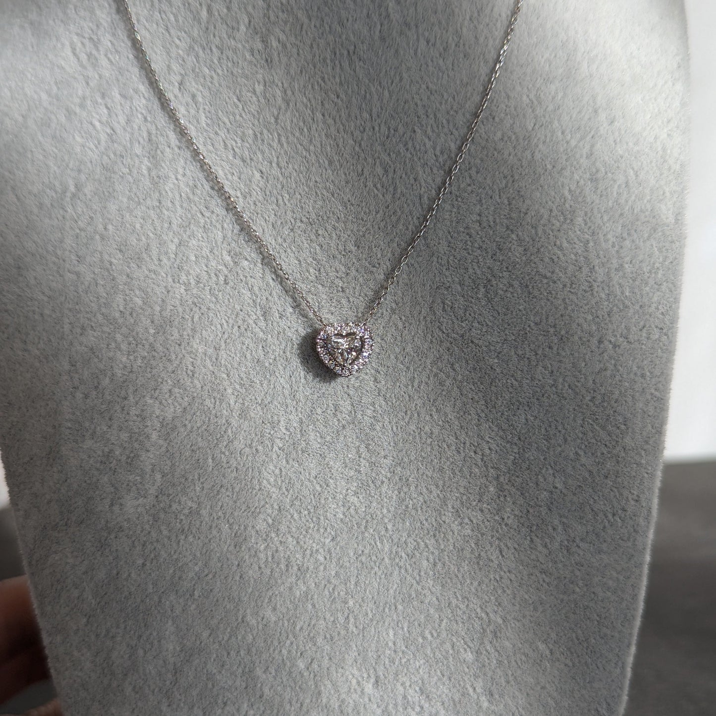8. 集まれハート好き♡ 一粒0.5ct up ハートシェイプｘハート取り巻きネックレス PT ソーティング付き 0.514ct x 0.11ct