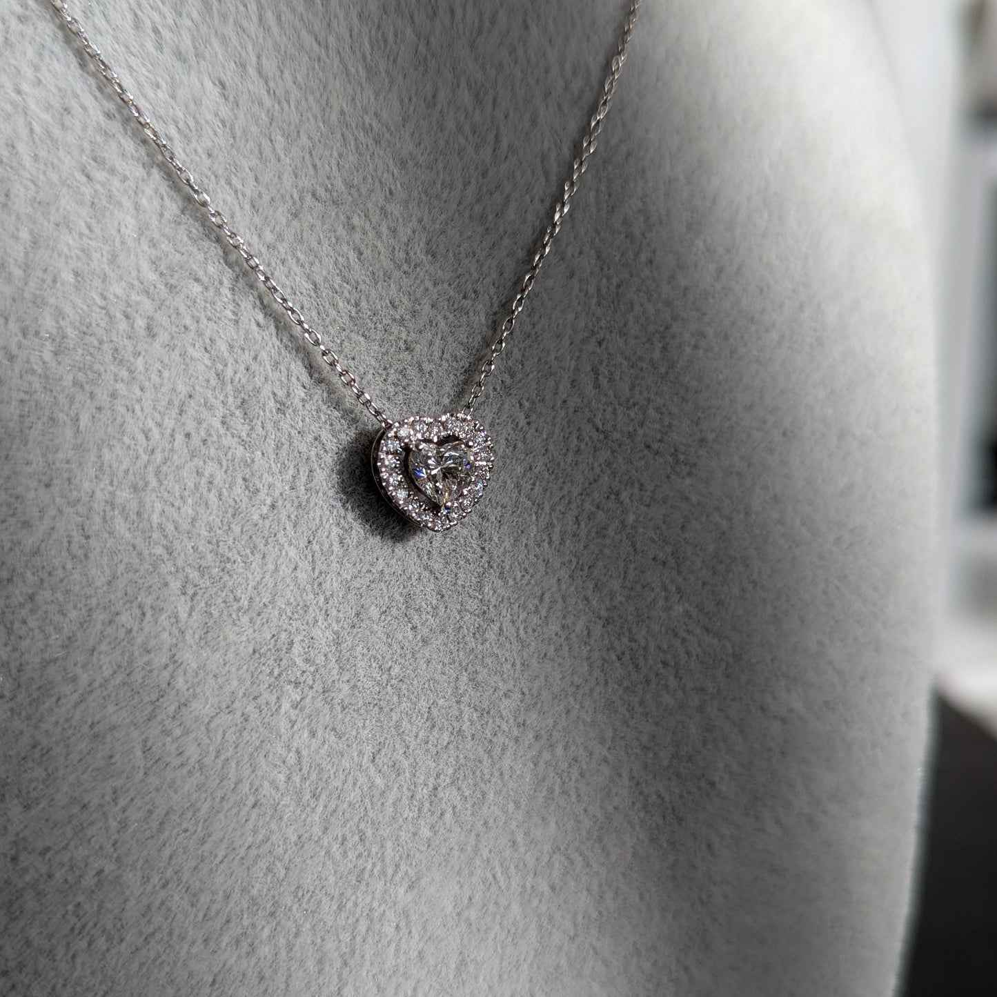 8. 集まれハート好き♡ 一粒0.5ct up ハートシェイプｘハート取り巻きネックレス PT ソーティング付き 0.514ct x 0.11ct