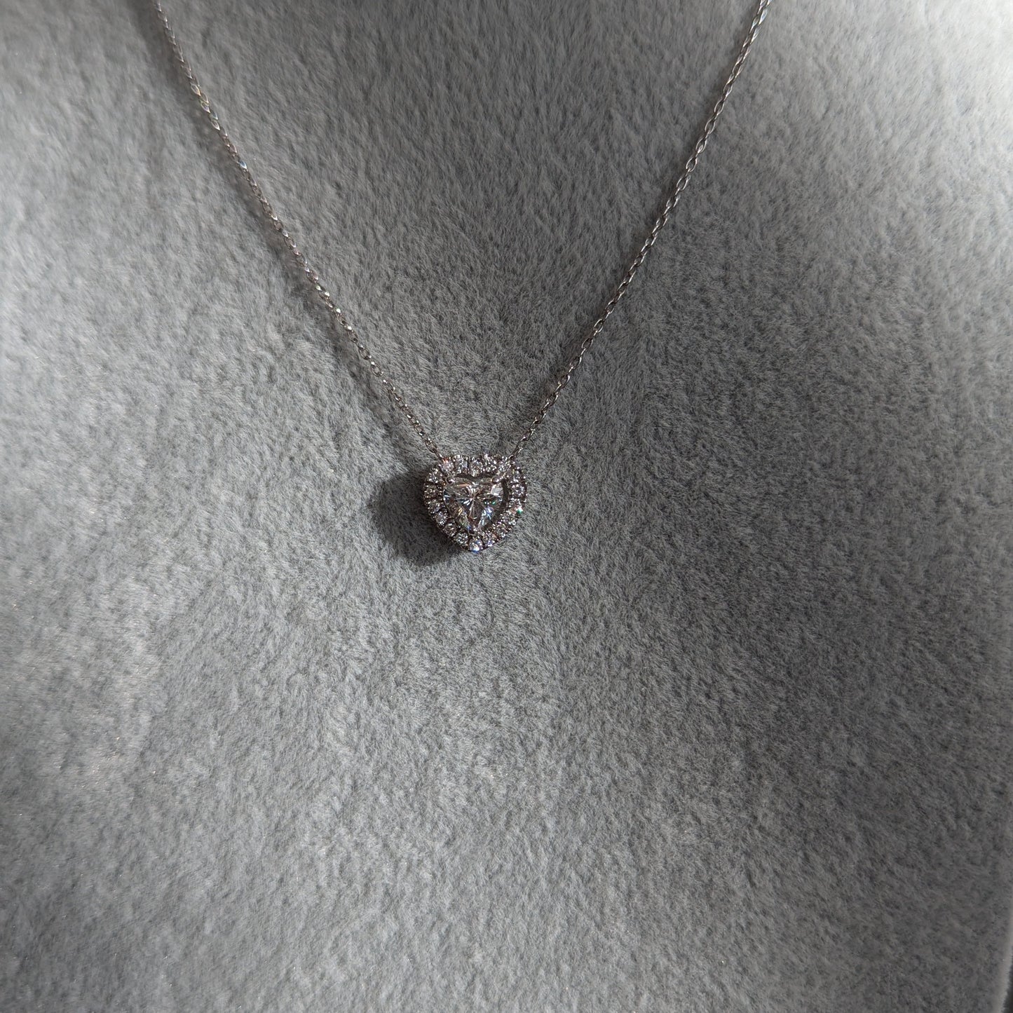 8. 集まれハート好き♡ 一粒0.5ct up ハートシェイプｘハート取り巻きネックレス PT ソーティング付き 0.514ct x 0.11ct
