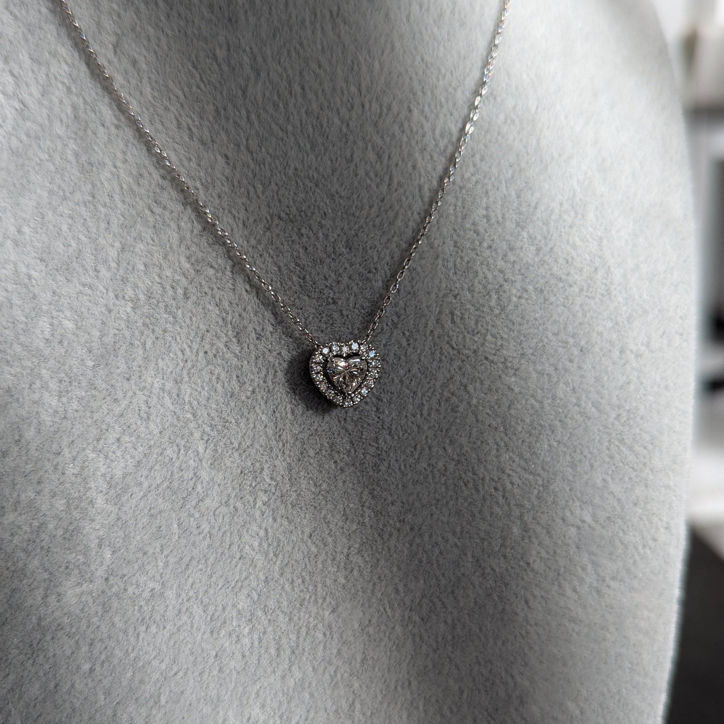 8. 集まれハート好き♡ 一粒0.5ct up ハートシェイプｘハート取り巻きネックレス PT ソーティング付き 0.514ct x 0.11ct