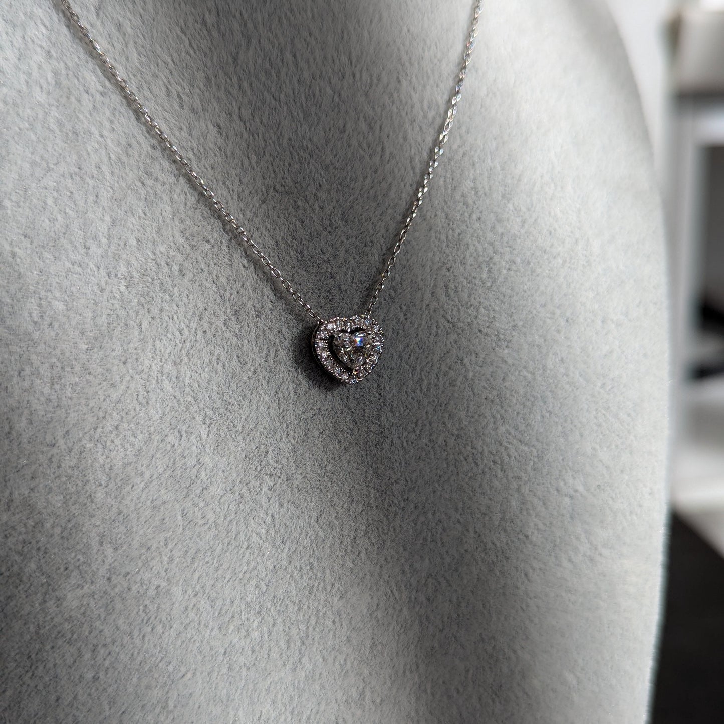 8. 集まれハート好き♡ 一粒0.5ct up ハートシェイプｘハート取り巻きネックレス PT ソーティング付き 0.514ct x 0.11ct