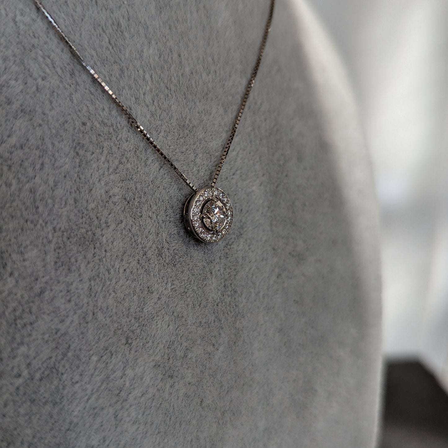 12. サークル PTダイヤモンド取り巻きネックレス 0.528ct + 0.12ct