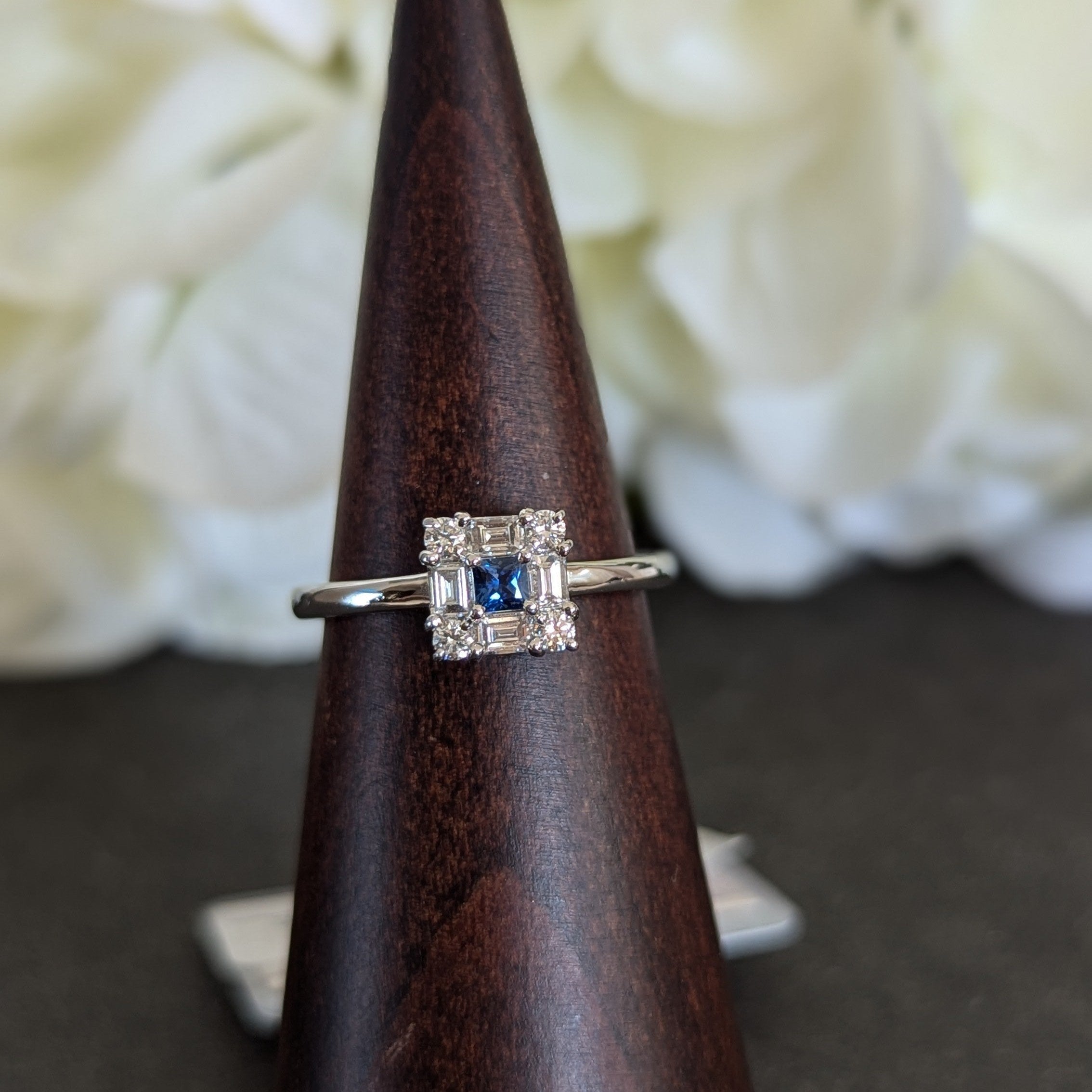 スクエアリングミニ PT・サファイア0.11ct x ダイヤモンド0.32ct