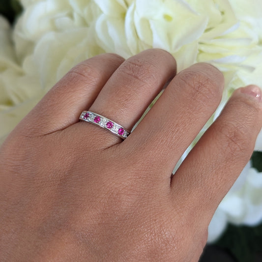 19.【レール留め風・太・約3.5mm幅】ルビーｘダイヤ・ハーフエタニティリング