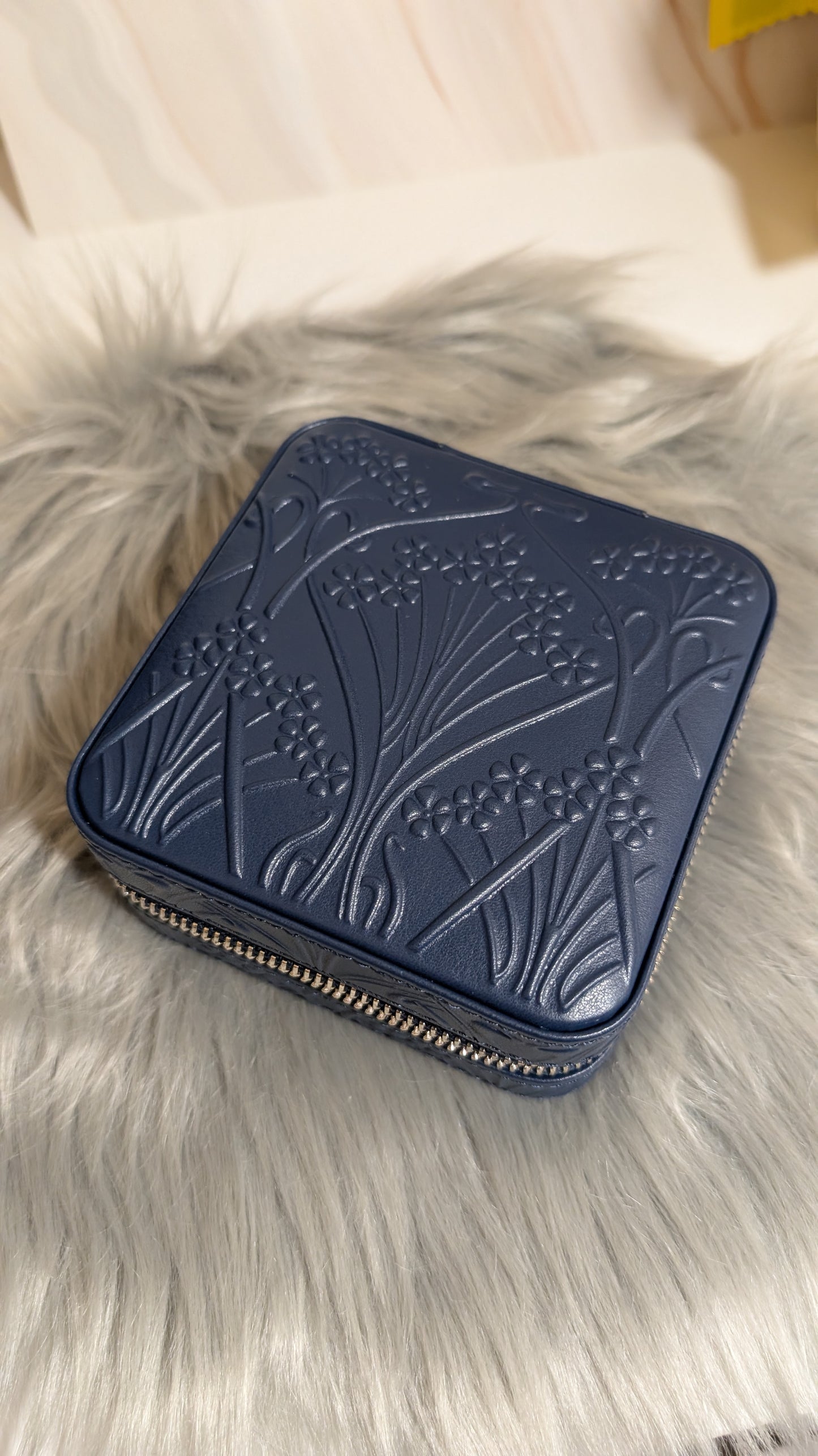 「WOLF × LIBERTY」スモール トラベル ジュエリー ジップケース