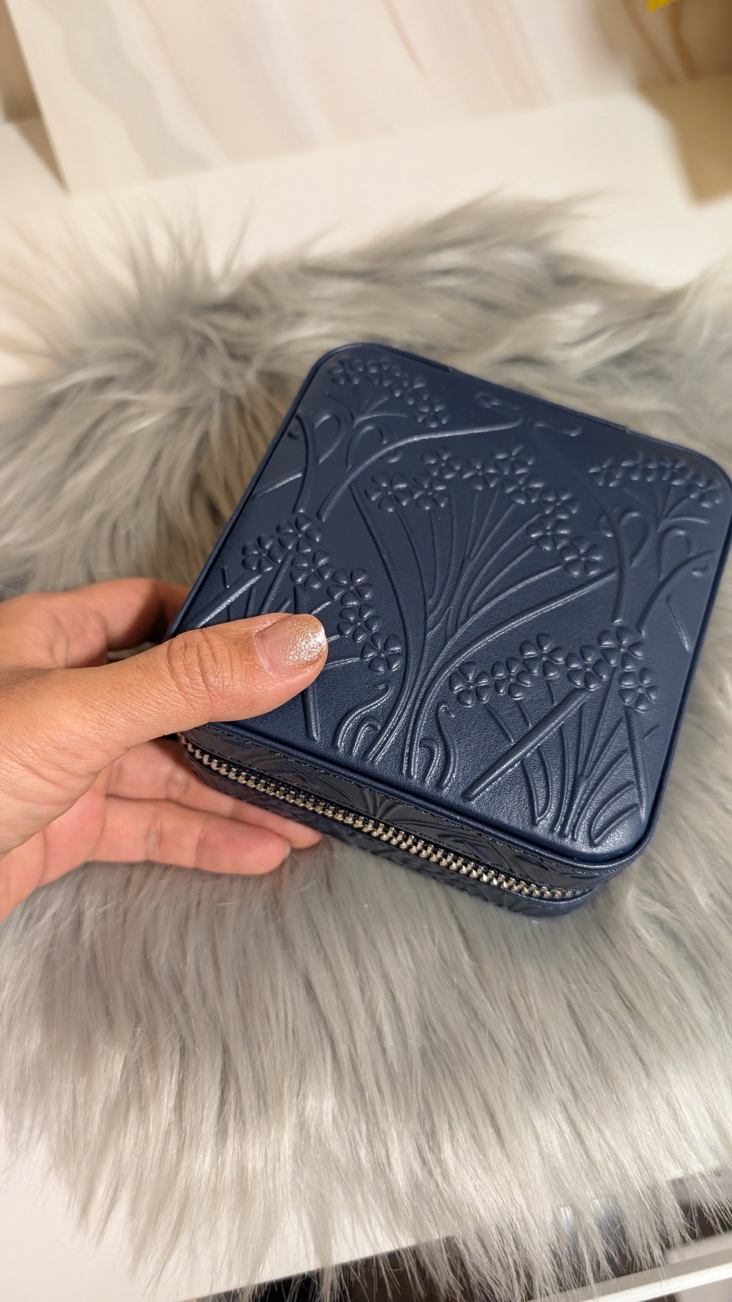 「WOLF × LIBERTY」スモール トラベル ジュエリー ジップケース