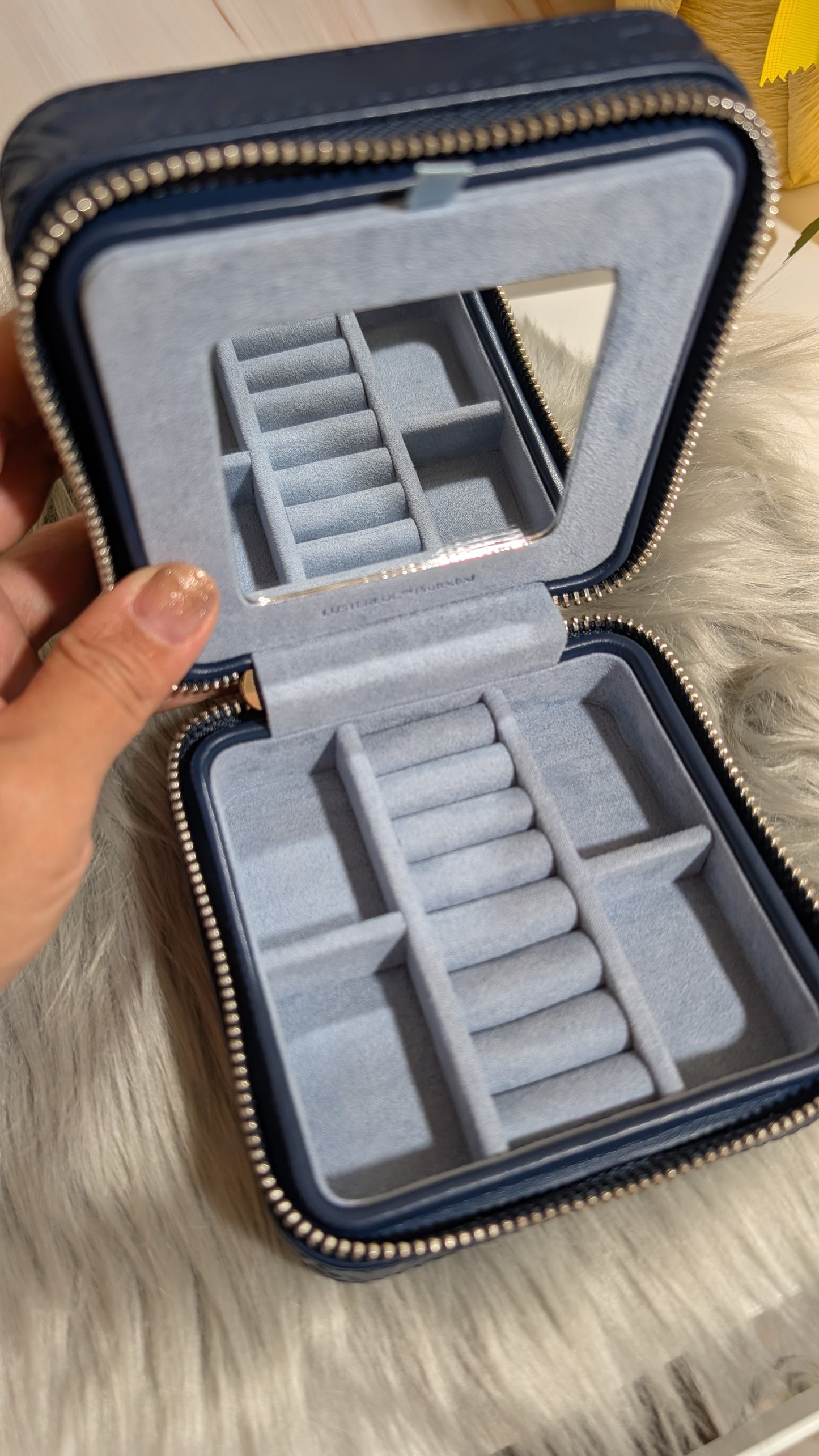 「WOLF × LIBERTY」スモール トラベル ジュエリー ジップケース