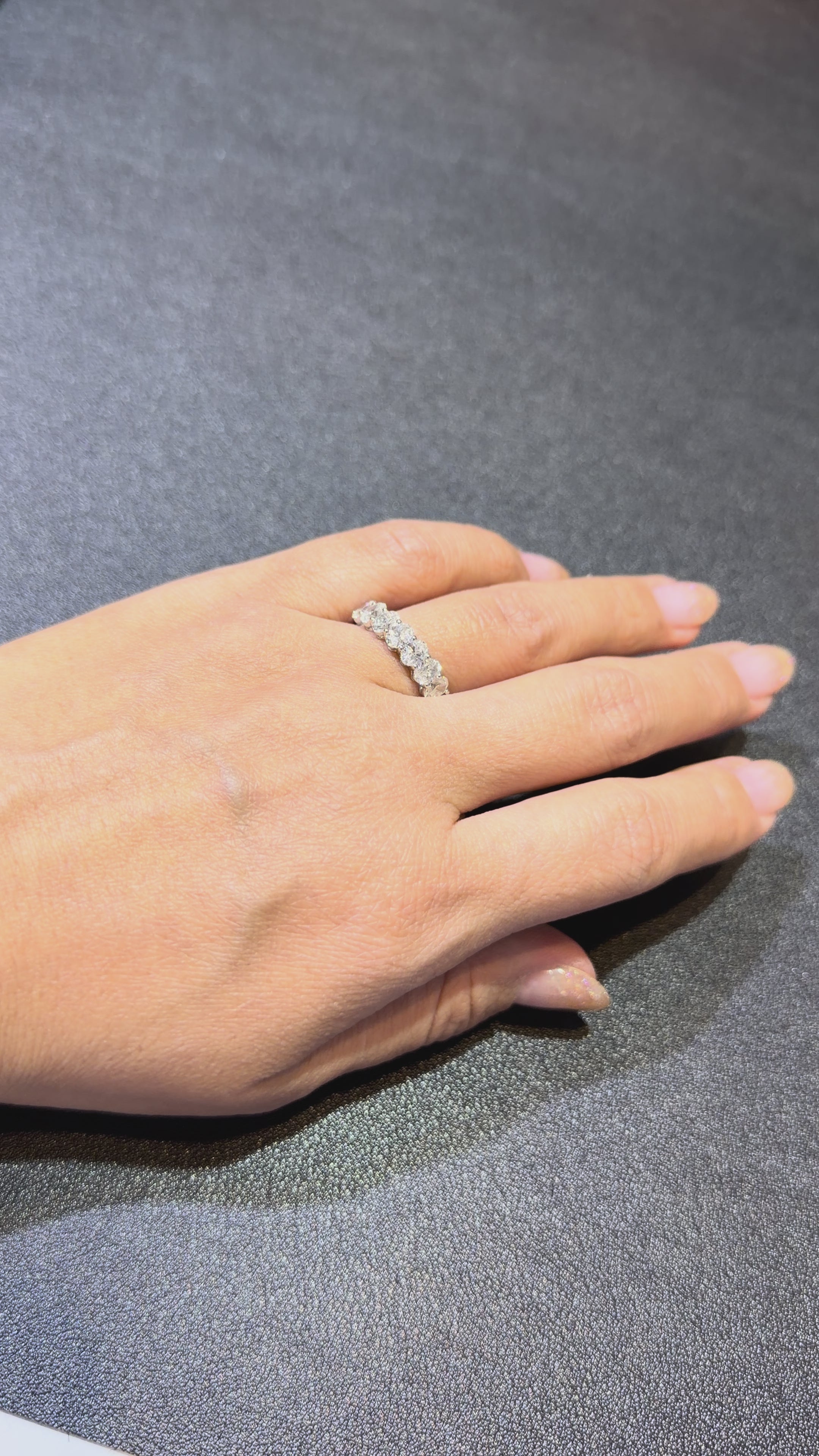 1.66ct オーバル ハーフエタニティリング】 – KAORI WONG